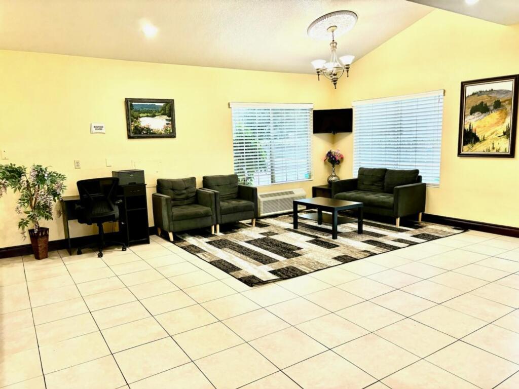 Cozy Inn Сентралия Екстериор снимка